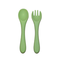 Дитячий посуд та аксесуари - Силіконова ложка з виделкою Lindo зелена (4890211039663) Дитячий посуд та аксесуари - Силіконова ложка з виделкою Lindo зелена (4890211039663)