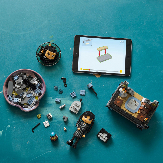 Конструктори LEGO - Конструктор LEGO Wednesday Фігурка Венздей Аддамс (76780)#5