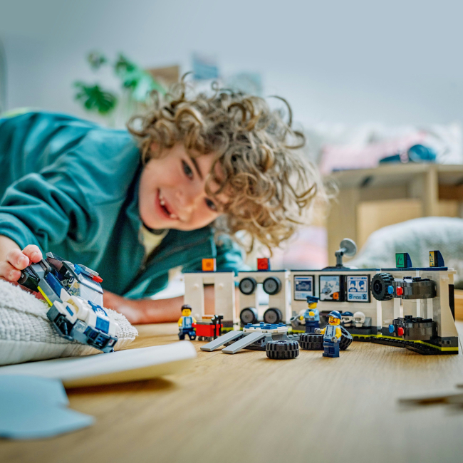 Конструктори LEGO - Конструктор LEGO City Спеціальний гараж для поліцейських автомобілів (60457)#5