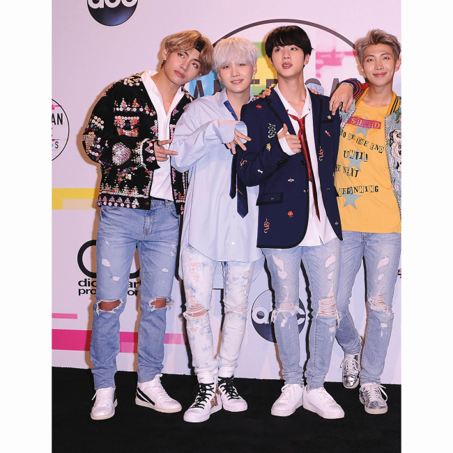 Підліткова література (14+ років) - Книжка «BTS: Королі K-POP» Елен Браун (9786177853502)#2