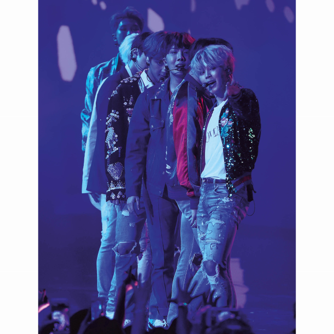 Підліткова література (14+ років) - Книжка «BTS: Королі K-POP» Елен Браун (9786177853502)#3